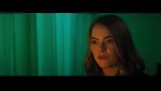 young woman with wide eyes — La La Land